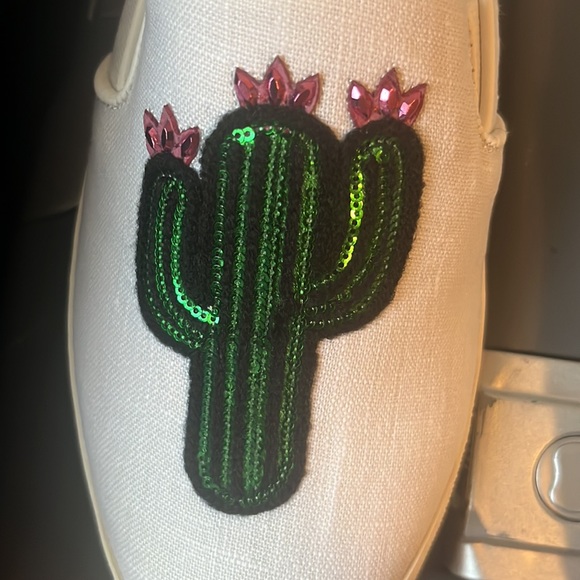 Brand new Katy Perry sneaks - Picture 4 of 5